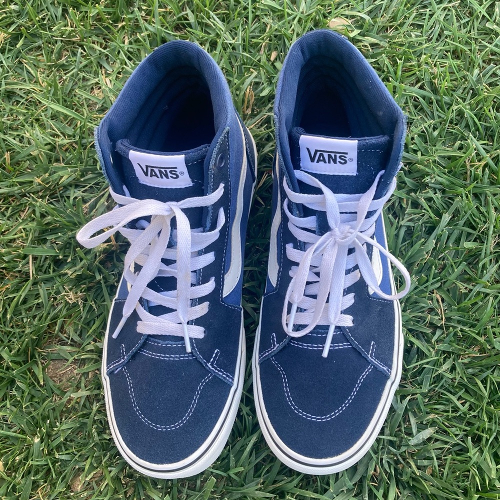 Van shoes for men not ripped used but in good condition
